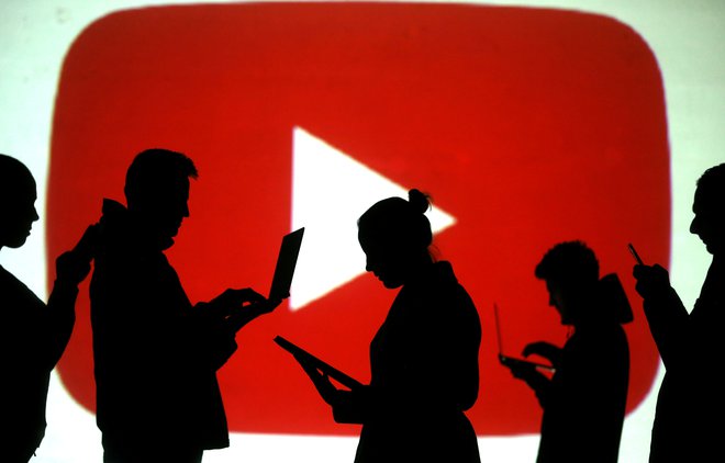 Januarja letos je youtube določil, katere vsebine so »mejne«; zanje pravilo priporočenih vsebin ne velja več. FOTO: Dado Ruvic/Reuters