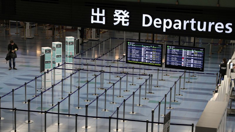 Fotografija: Več kot 70 držav je ustavilo ali omejilo potovanja v Kitajsko. FOTO: Reuters
