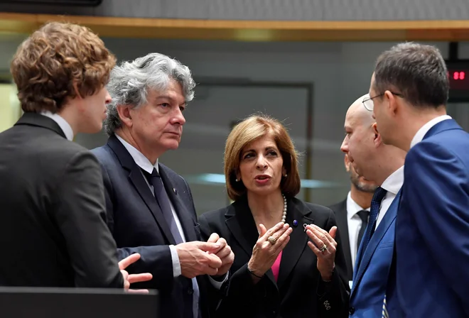 Zdravstveni ministri EU so na današnjem izrednem zasedanju razpravljali o ukrepih za zajezitev širjenja koronavirusa in izmenjali izkušnje z dosedanjim delovanjem. Foto: John Thys/Afp