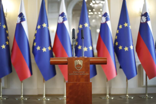 Nič, nobeno besedičenje o skrbi za slovensko manjšino v Avstriji ne more nadomestiti notifikacije Avstrijske državne pogodbe. Foto Leon Vidic