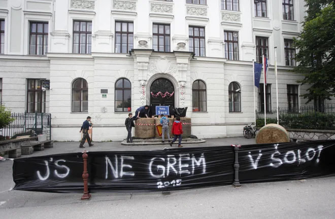 Nismo bili nikakršni disidenti, kljub temu pa zelo kritični do vsega, kar se nam je takrat zdelo pomembno tako na šoli kot v družbi. Še posebno nismo skrivali antipatij do napovedanih skupnih programskih jeder, ki so takrat strašila po Jugoslaviji. FOTO: Mavric Pivk/Delo