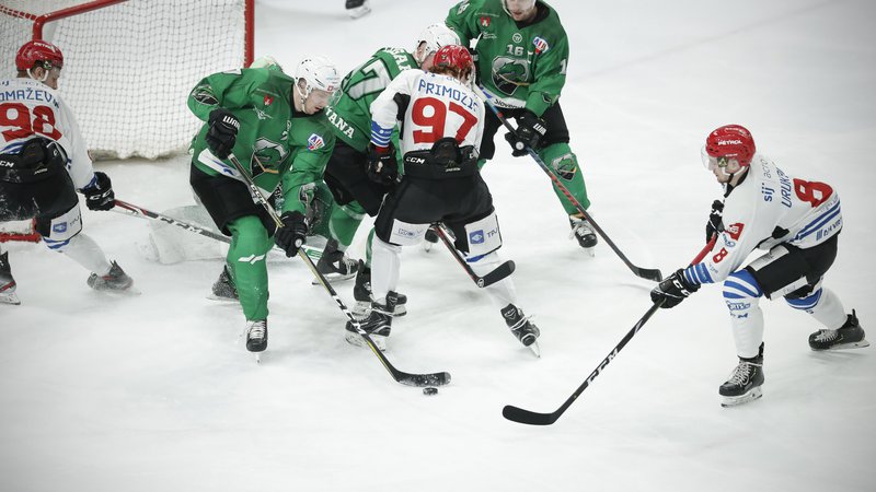 Fotografija: Hokejisti Olimpije in Jesenic so začasno ostali brez tekem v alpski hokejski ligi. FOTO: Uroš Hočevar