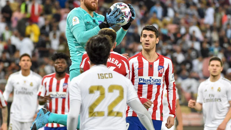 Fotografija: Jan Oblak se je znašel v izjemno pomembnem tednu: danes bo lovil tri točke s Sevillo, v sredo ga čaka spopad z Liverpoolom. FOTO: AFP
 