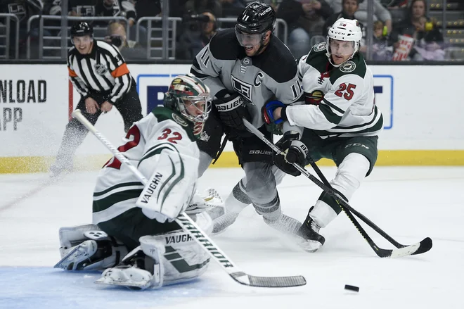 Anže Kopitar (na sredini) je bil vnovič med najvidnejšimi akterji v Staples Centru. FOTO: Usa Today Sports