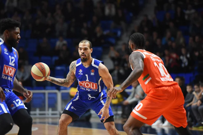 Justin Cobbs bo velika nevarnost za obrambo Cedevite Olimpije. FOTO: ABA