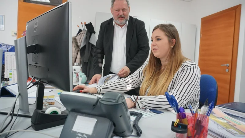 Fotografija: Delodajalec, ki razume in sprejme dejstvo, da vsaka generacija lahko pomembno pripomore k uspešnosti organizacije, bo izkoristil sinergične učinke različnosti svojih zaposlenih. FOTO: Janoš Zore