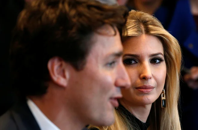 Ivanka Trump s kanadskim premierom Justinom Trudeaujem sredi februarja v Washingtonu. FOTO: Kevin Lamarque/Reuters