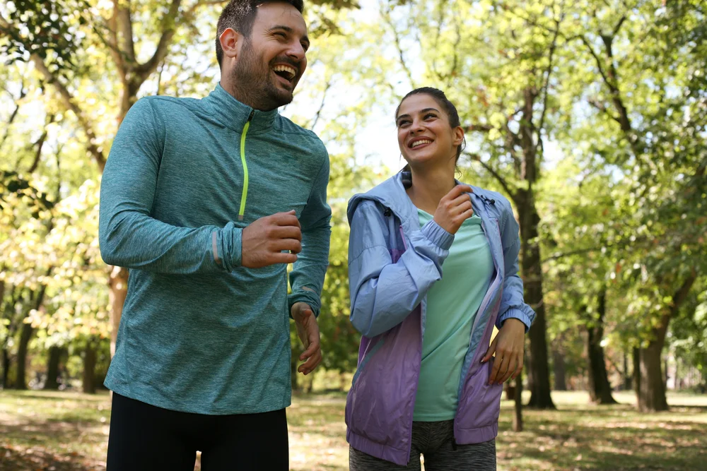 Fotografija: Tek v naravi, lahko mu rečemo kros, lahko mu rečemo »trail«, če je zelo razgiban, je dober za vašo tekaško pripravljenost, pa še znebili se boste stresa. FOTO: Shutterstock