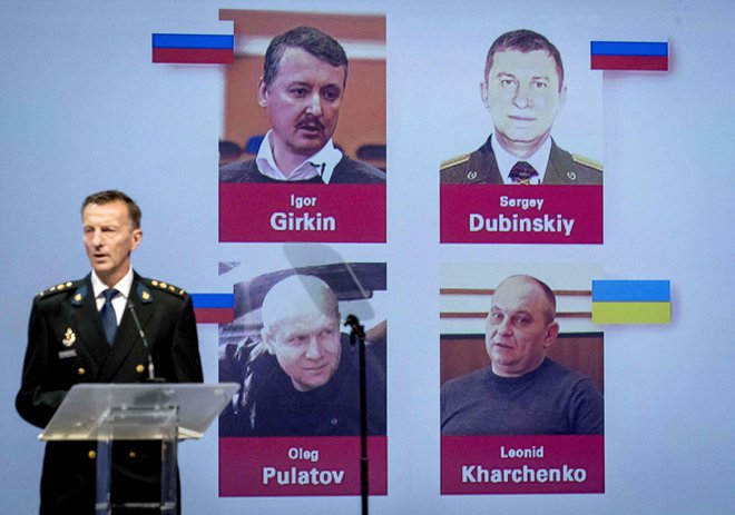 Wilbert Paulissen iz skupne preiskovalne skupine je že sredi lanskega leta predstavil štiri osumljence za sestrelitev malezijskega letala nad Ukrajino. FOTO: Robin Van Lonkhuijsen/ AFP