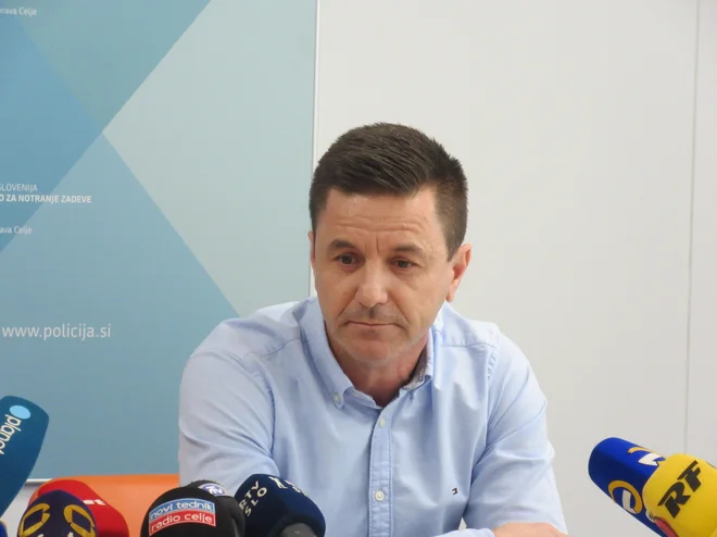 Boštjan Hmelak, vodja oddelka za organizirano kriminaliteto v sektorju kriminalistične policije PU Celje: »Dekleta so s strankami prihajale v stik v nočnem klubu, ki deluje v okviru hotela. Če so se uprle nudenju spolnih storitev, so jim delovno pog