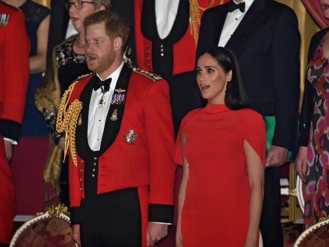 Med zadnjimi uradnimi srečanji princa Harryja in Meghan je bil sobotni Mountbattnov festival glasbe kraljevih marincev v londonski dvorani Royal Albert Hall, kjer sta požela stoječe ovacije. Foto Reuters