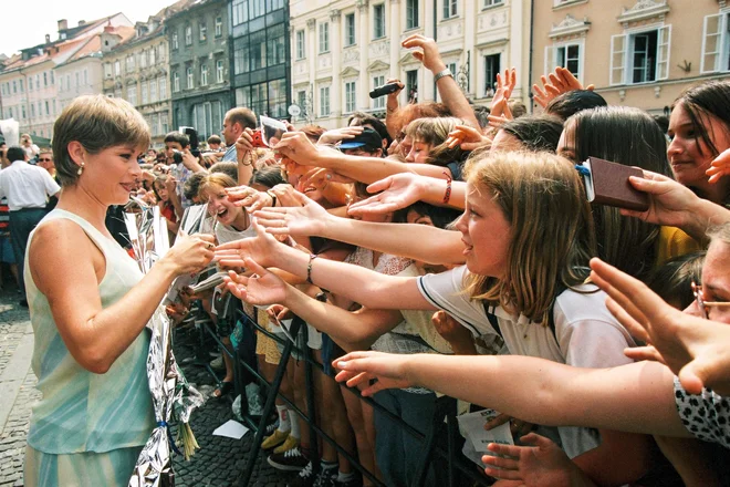 V julijskih dneh leta 1999 je igralka Leticia Calderón obiskala Slovenijo in postala kraljica slovenskih src. <br />
Foto Marko Feist