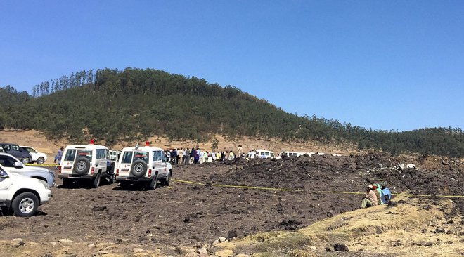 Letalo je strmoglavilo nedaleč od etiopske prestolnice Adis Abeba. FOTO: Tiksa Negeri/Reuters