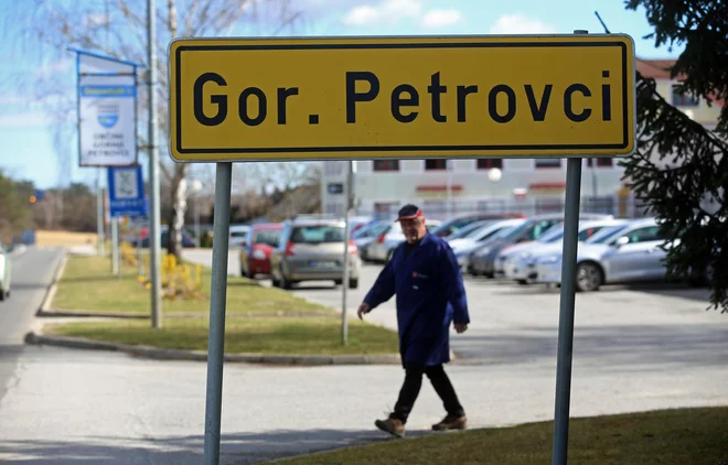 Dolg na prebivalca Gornjih Petrovec že presega dva tisočaka. FOTO: Tadej Regent/Delo