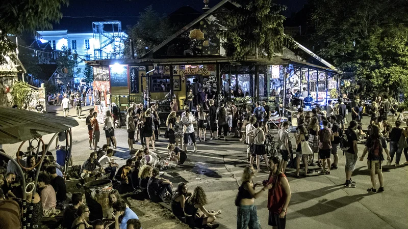 Fotografija: Klubi na metelkovi bodo ta konec tedna ostali zaprti. FOTO: Vogel/Delo