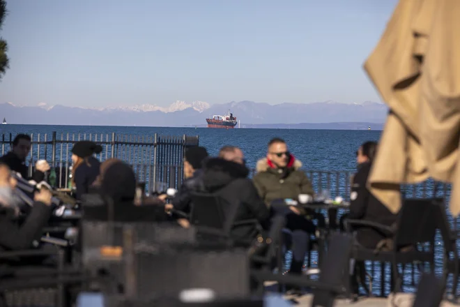 Gostinci v zadnjih tednih opažajo močan upad gostov. FOTO: Voranc Vogel