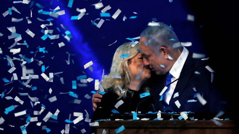Fotografija: Umetnost sestavljanja koalicije, ki je bila ob vladanju dolgo Netanjahujev »najljubši šport«, je v Izraelu v novi fazi. FOTO: Ammar Awad/Reuters