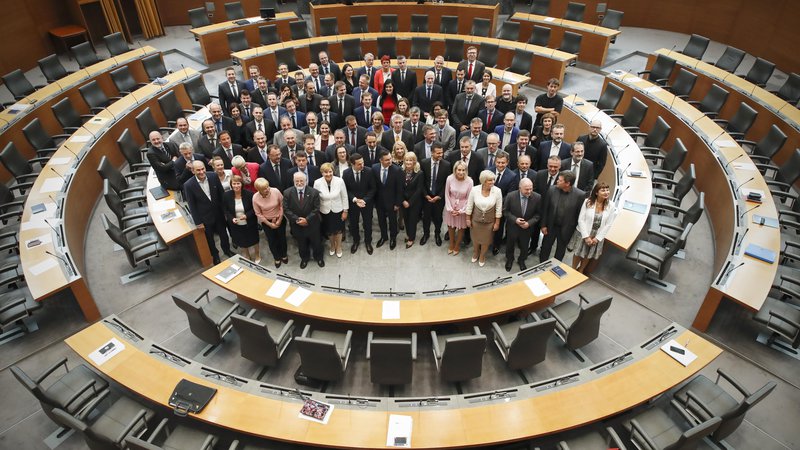 Fotografija: Poslanke in poslanci med prvo redno sejo državnega zbora 22. junija 2018. FOTO: Uroš Hočevar/Delo