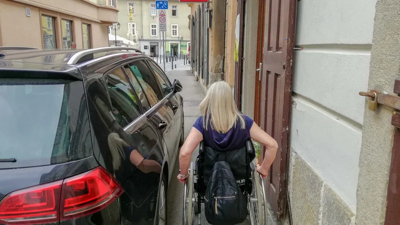 Fotografija: Nezgodno zavarovanje starejših lahko zagotovi finančno varnost v primeru nezgode, pravi Martina Marolt, višja prevzemnica rizika na področju nezgodnih in zdravstvenih zavarovanj Zavarovalnice. FOTO: Arhiv DPZŠ