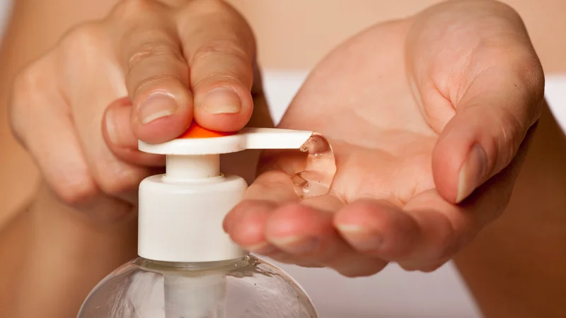 Fotografija: V družbi Kimi beležijo povečano povpraševanje po razkužilih. Foto Shutterstock