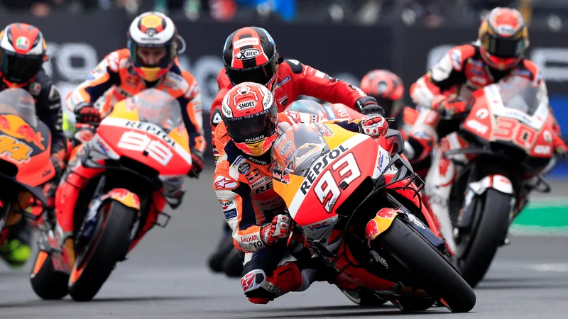 Fotografija: Svetovni prvak razreda motogp Marc Marquez (93) in njegovi izzivalci bodo morali potrpeti do prve dirke v sezoni. FOTO: Reuters