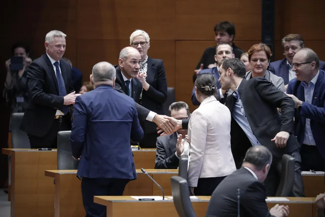 Janez Janša, predsednik nove vlade, bo svoj ministrski kabinet dobil na izredni seji, ki bo sklicana takoj po končanih predstavitvah ministrskih kandidatov. FOTO: Uroš Hočevar/Delo