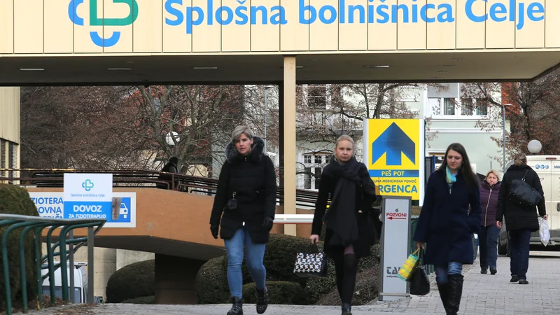 Fotografija: Koronavirus, sodni postopki in finančne težave so trenutno največje skrbi vodstva tretje največje bolnišnice. FOTO: Tomi Lombar