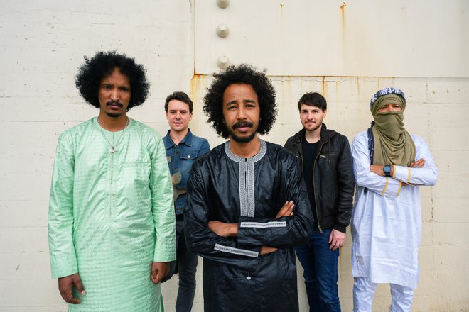 Tamikrest, tuareški glasbeni borci za svobodo.<br />
FOTO: Ishida Masataka