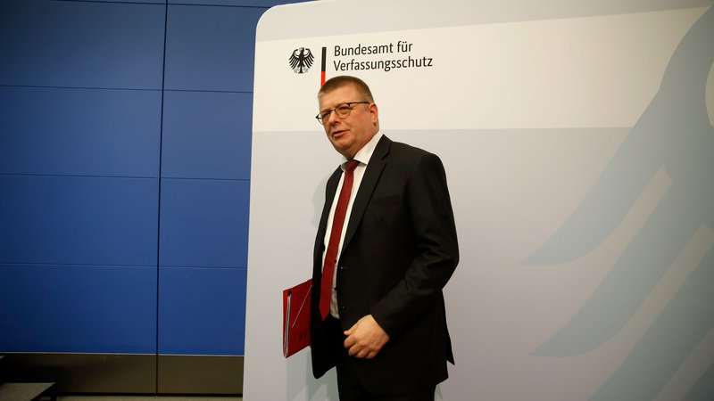 Fotografija: Predsednik nemške notranjeobveščevalne službe Thomas Haldenwang je Krilo AfD razglasil za ekstremno desno in kot tako nevarno za demokracijo. Foto: Afp