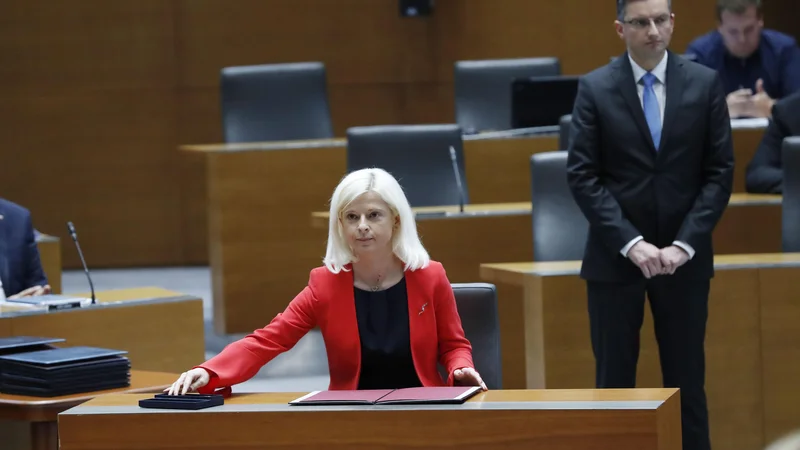Fotografija: Vlada je potrdila predlog zakona o interventnem ukrepu delnega povračila nadomestila plače. FOTO Leon Vidic/Delo