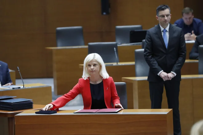 Vlada je potrdila predlog zakona o interventnem ukrepu delnega povračila nadomestila plače. FOTO Leon Vidic/Delo