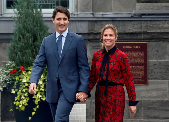 Kanadski premier Justin Trudeau se je po okužbi žene Sophie Gregoire Trudeau umaknil v izolacijo. FOTO: Patrick Doyle/Reuters
