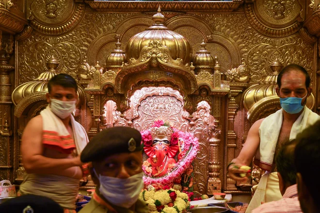 V Indiji so potrdili prvo smtrno žrtev novega koronavirusa. FOTO: Indranil Mukherjee/AFP
