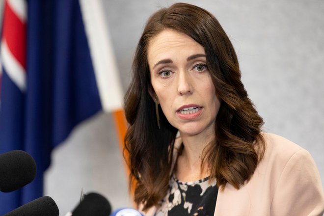 Nova Zelandija se je po napadu temeljito spremenila, je dejala na tiskovni konferenci ob obletnici strelskega napada v Christchurchu novozelanskda premierka Jacinda Ardern. FOTO: Stringer/Reuters