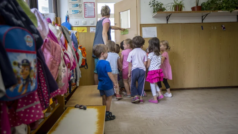 Fotografija: Že danes je v vrtcih precej manj otrok. FOTO: Voranc Vogel/Delo