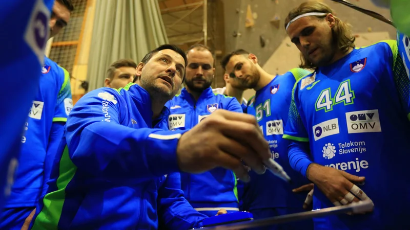 Fotografija: Slovenci se bodo na OI skušali uvrstiti junija, ko naj bi bili tudi tekmi s Srbijo v kvalifikacijah za SP 2021. FOTO: Tomi Lombar