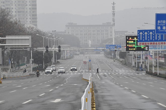 V Wuhanu so se proti psihološkim posledicam izolacije borili tudi prebivalci. Foto: Reuters