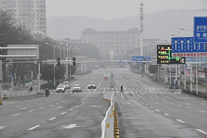 V Wuhanu so se proti psihološkim posledicam izolacije borili tudi prebivalci. Foto: Reuters