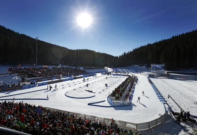 Na novi osrednji tribuni bo prostor za 8000 gledalcev. FOTO: Matej Družnik