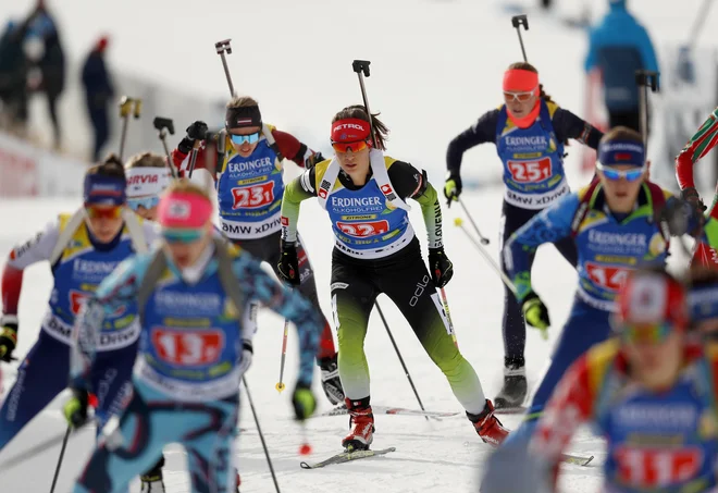 Urška Poje (na fotografiji) in Jakov Fak sta Slovenijo zastopala sta Slovenijo zastopala na tekmi mešanih dvojic v biatlonu, Pokljuka 02. december 2018<br />
FOTO Matej Družnik/Delo