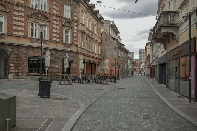 Prazne sobotne ulice Ljubljane. FOTO: Voranc Vogel