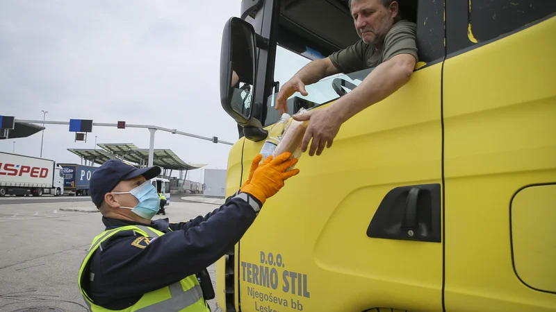 Fotografija: Mejni prehod Obrežje. FOTO: Jože Suhadolnik