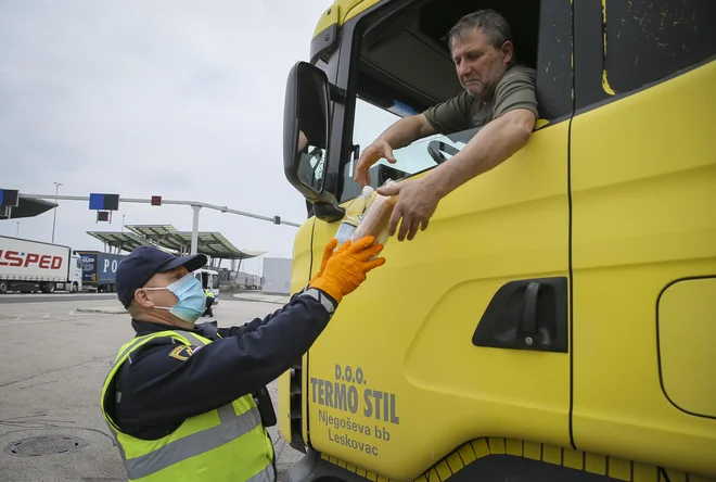 Mejni prehod Obrežje. FOTO: Jože Suhadolnik