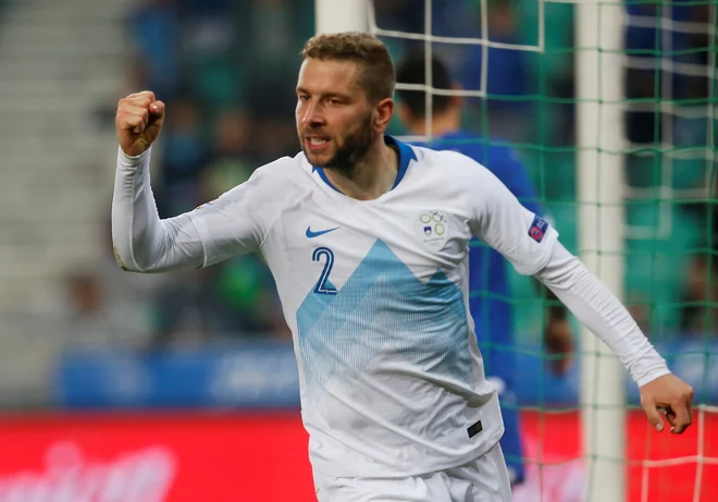 Sodnik je pokazal devet rumenih kartonov, dva Nejcu Skubicu (na fotografiji), ki je bil izključen v 67. minuti. Gost Miha Zajc je igral dlje, toda izgubil derbi z 0:1. FOTO: Reuters
