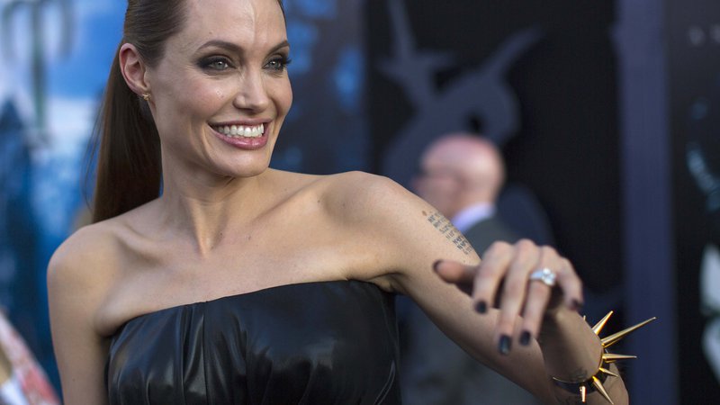 Fotografija: Angelina Jolie ni le slavna igralka, ampak tudi mati z običajnimi starševskimi skrbmi. FOTO Reuters