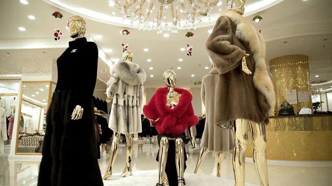 Luxury: Behind the Mirror - Temna stran razkošja Foto Tvspored-service Tvs