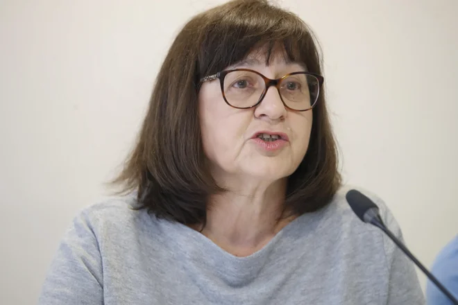Breda Kutin, predsednica Zveze potrošnikov Slovenije, svari pred vse bolj udobnim življenjskim slogom, ki se kaže tudi v pretiranem potrošništvu. FOTO: Uroš Hočevar/Delo