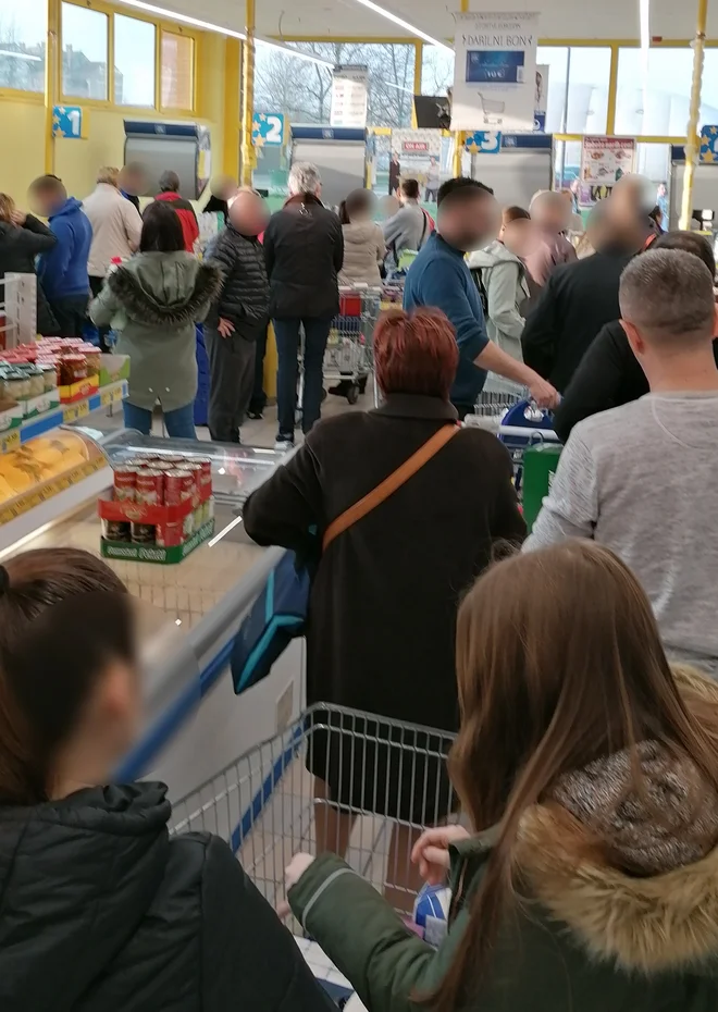 Obdobje epidemije koronavirusa je izredno obdobje. FOTO: Bralka Nika