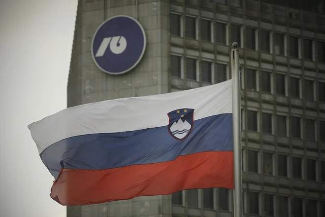 Banke želijo, da jim država pride naproti pri lajšanju posojilnih težav podjetij in državljanov. FOTO: Jure Eržen/Delo