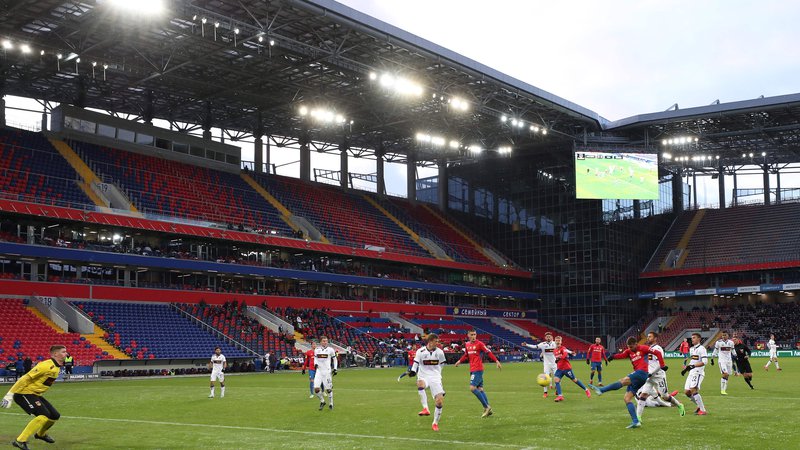 Fotografija: Na nedeljski tekmi CSKA in Ufe v Moskvi je bilo število gledalcev močno omejeno. FOTO: AFP